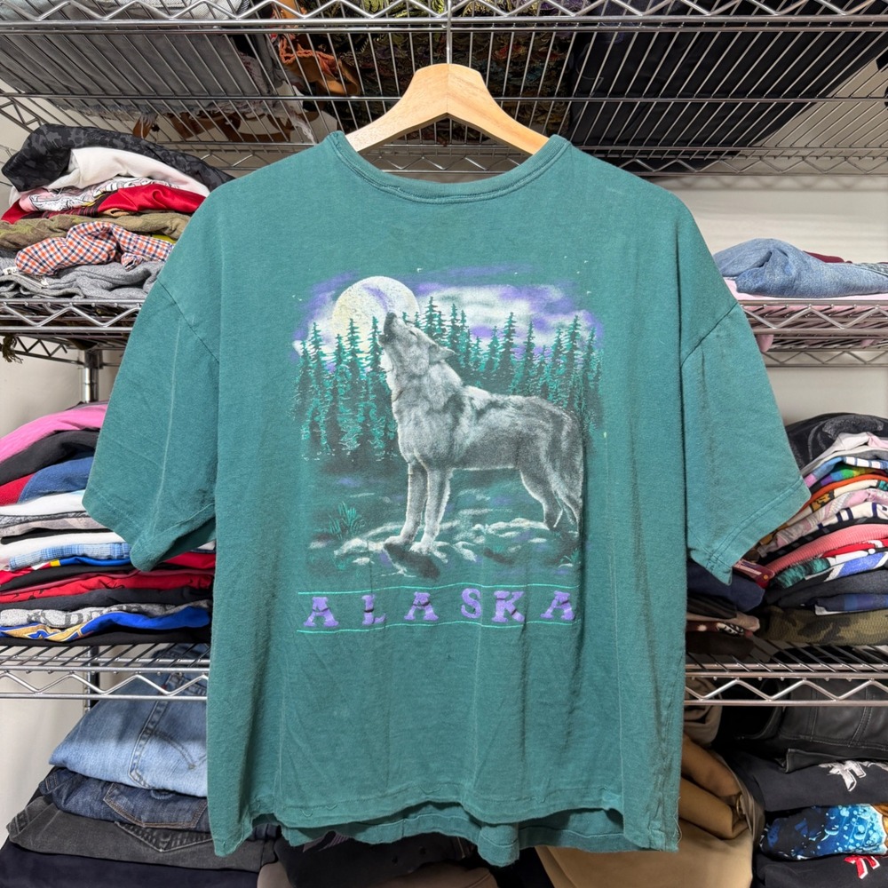Vintage Alaska Wolf Graphic T-Shirt Women's XL Green Nature Animal Outdoors Tee